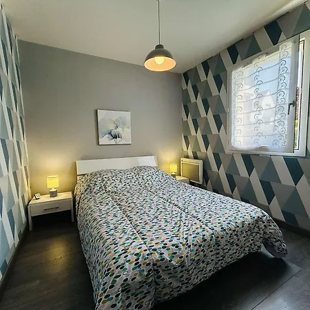 2 Pieces Avec Jardin, Proche Centre Et Marche - 4 Couchages, - Fr-1-245-208 Appartement
